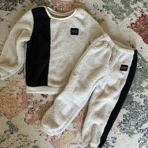 Boutique Boys Sherpa Jogger Sweat Set Pullover Top and Sweatpants EUC size 5/6 - Picture 9 of 10